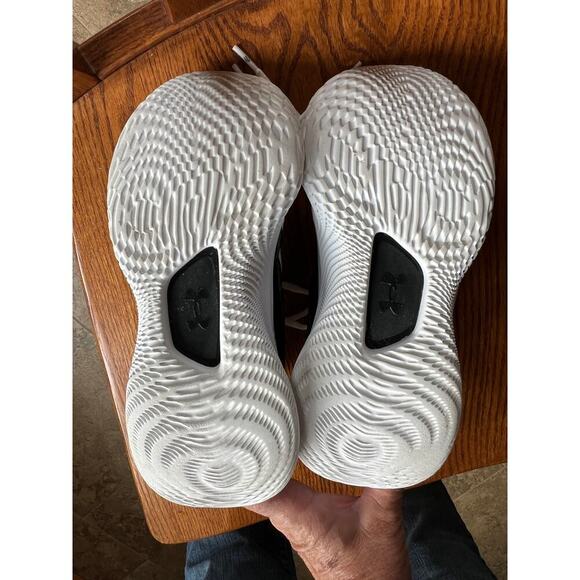 Under Armour Curry Flow white running shoes, youth boys size 4 - Picture 10 of 16